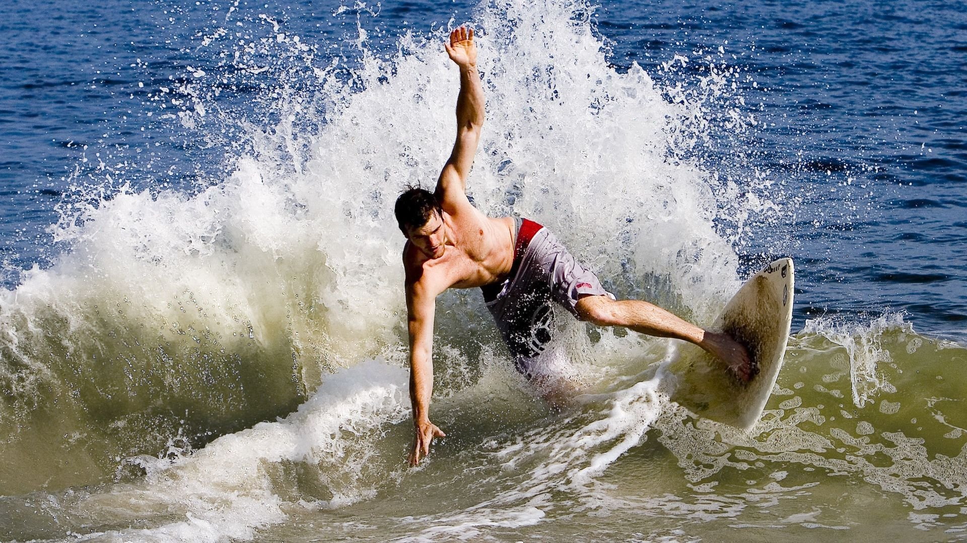 欧陆烽火，皇家社会稳如磐石，迪马利亚英超赛场定乾坤