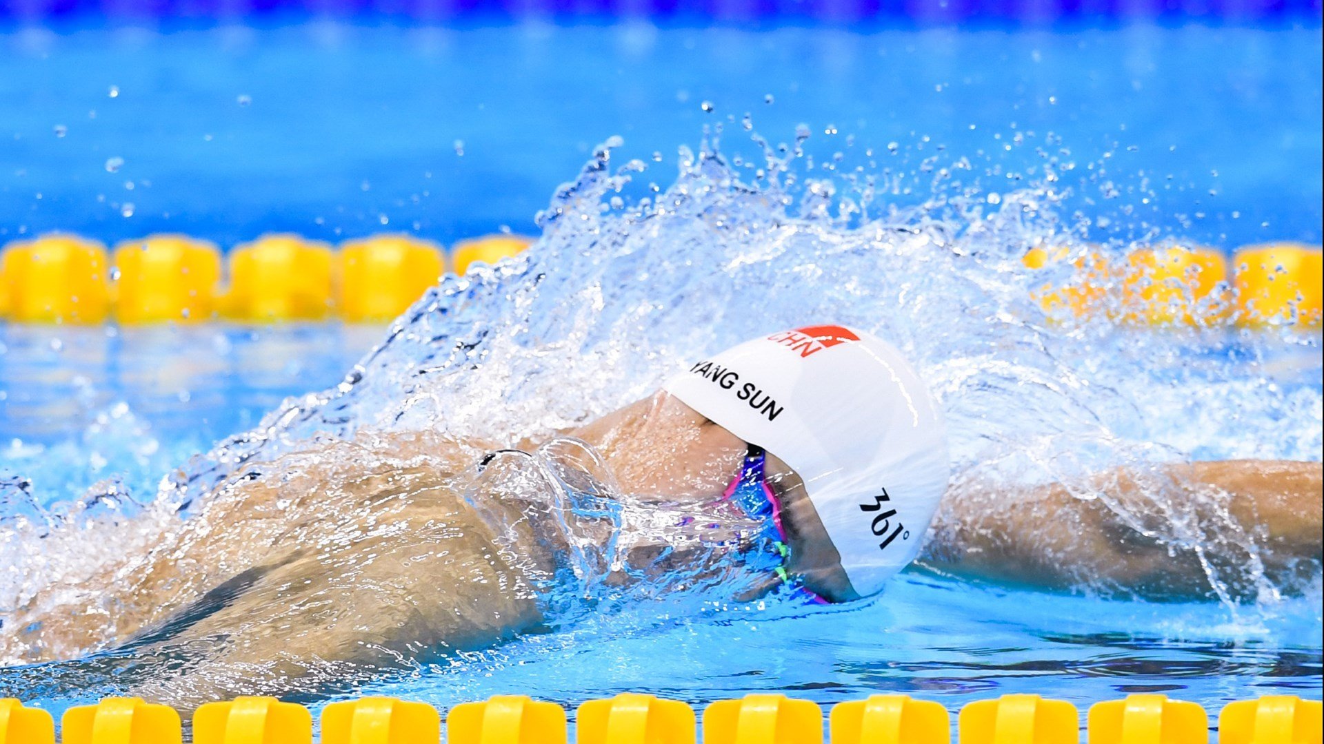 西班牙硬仗取胜希腊，加克波成为关键先生，一场斗牛士与神话的终极对决